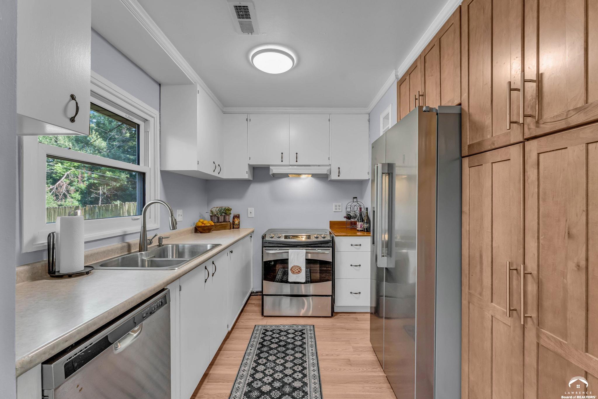 1630 Delaware Street Lawrence, KS 66044 - Photo 15 of 37