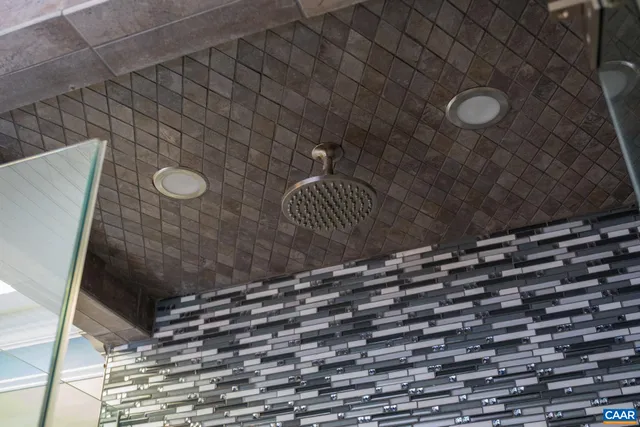 a view of yard with green space