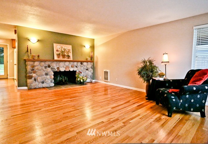 6617 Morgan Road Everett, WA 98203 - Photo 3 of 15