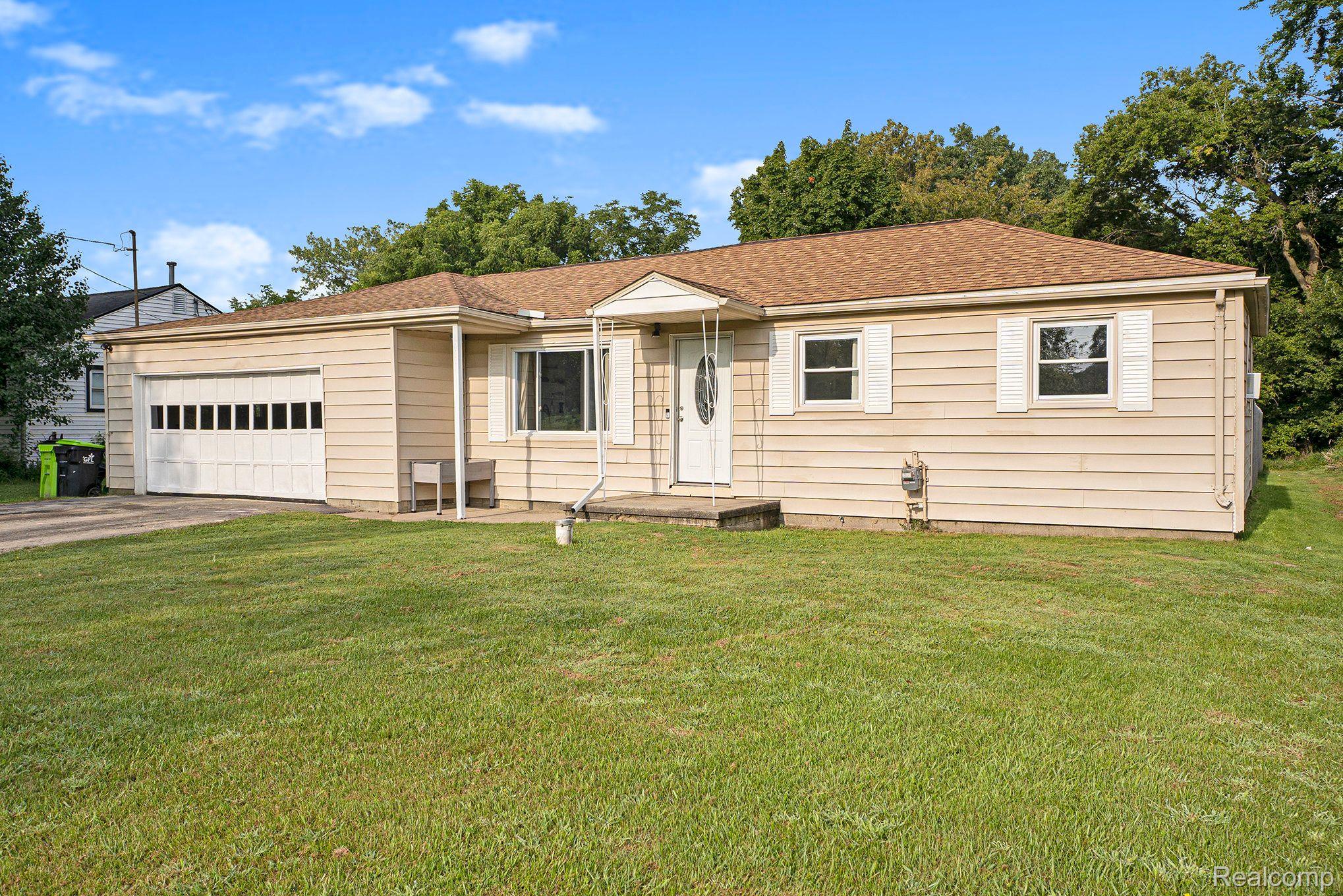 14498 Eddy Lake Road Fenton, MI 48430 - Photo 2 of 18 Gallery Image 2