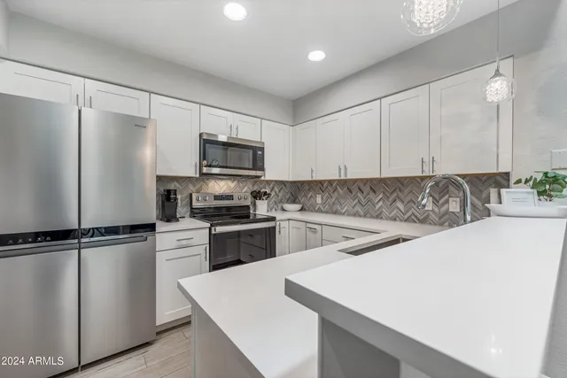 $4,000 | 1717 East Union Hills Drive, Unit 1052, Phoenix, AZ 85024