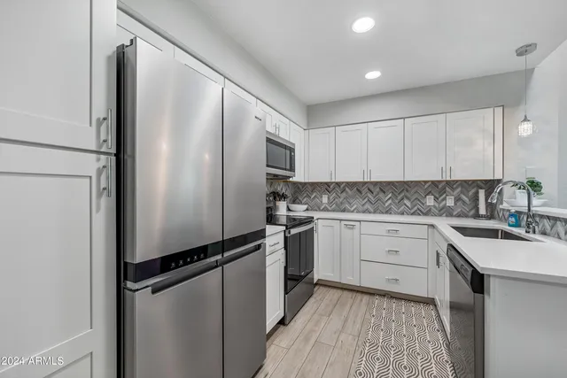 $4,000 | 1717 East Union Hills Drive, Unit 1052, Phoenix, AZ 85024