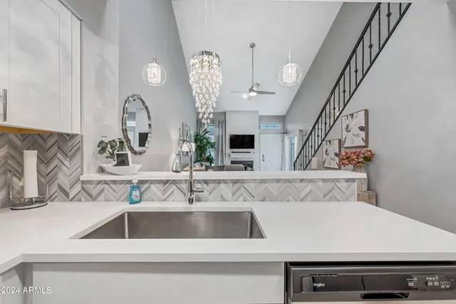 $4,000 | 1717 East Union Hills Drive, Unit 1052, Phoenix, AZ 85024