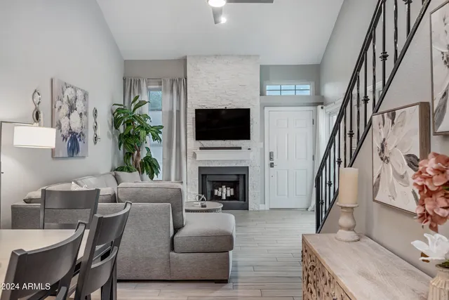 $4,000 | 1717 East Union Hills Drive, Unit 1052, Phoenix, AZ 85024