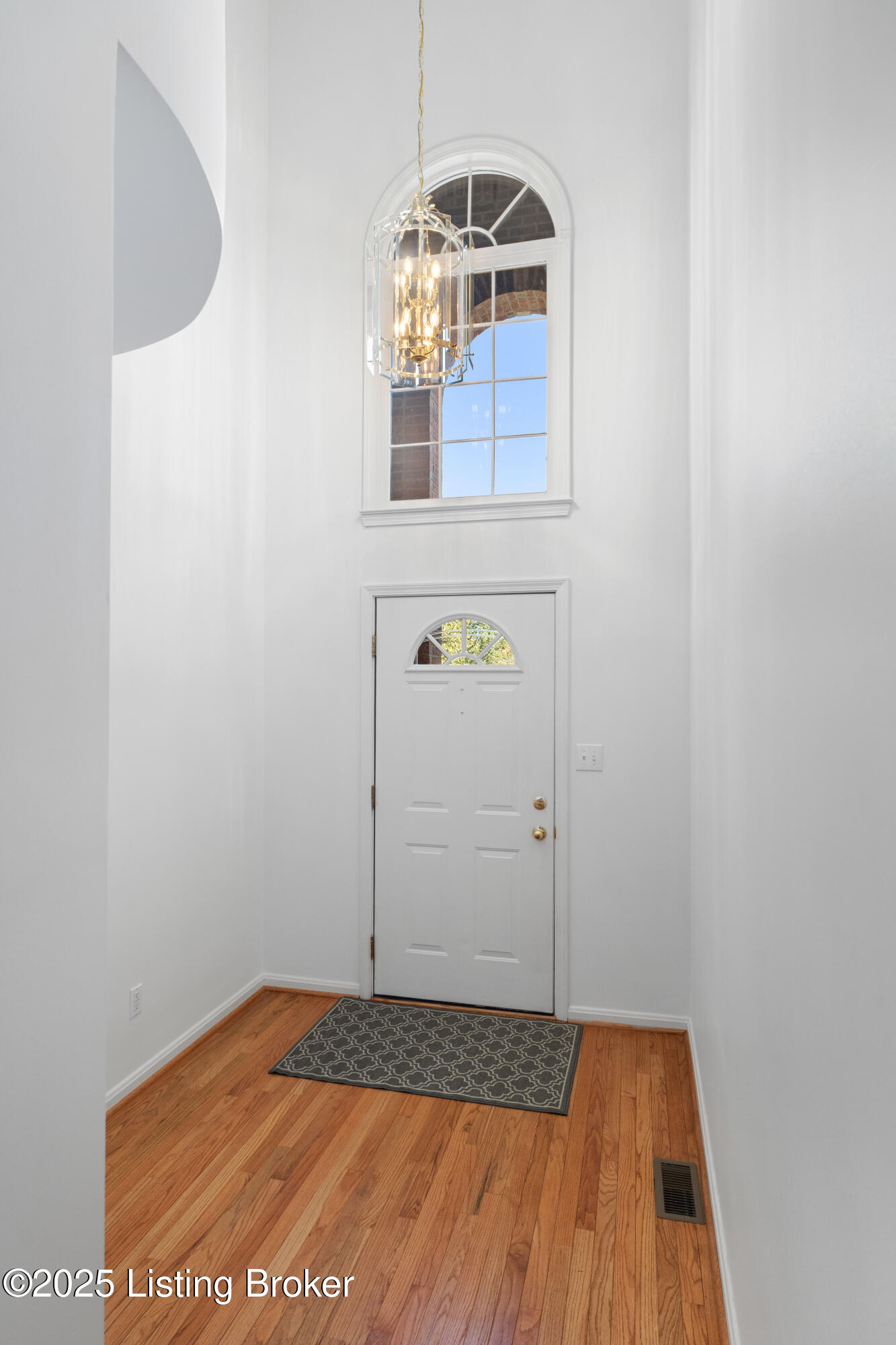 902 Forest Bridge Road Louisville, KY 40223 - Photo 3 of 69 DSC02407