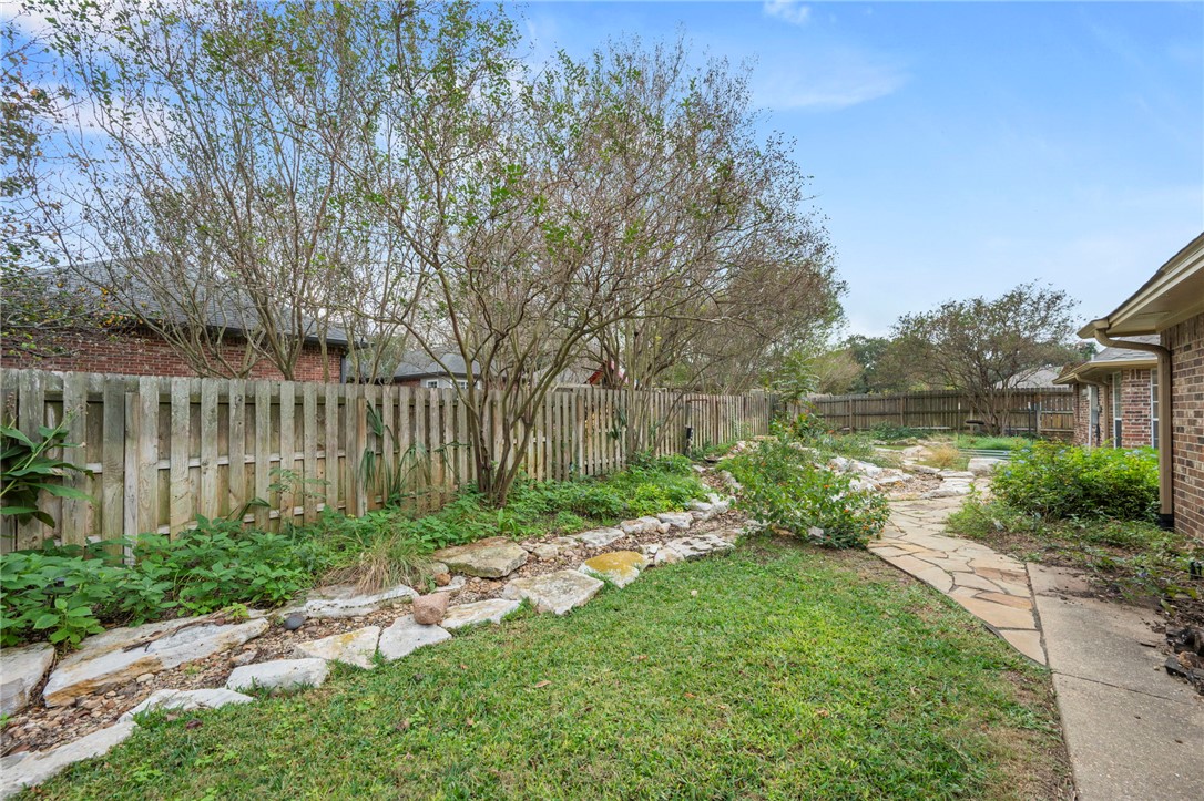713 Willow Loop College Station, TX 77845 - Photo 38 of 39 a garden with wooden fence