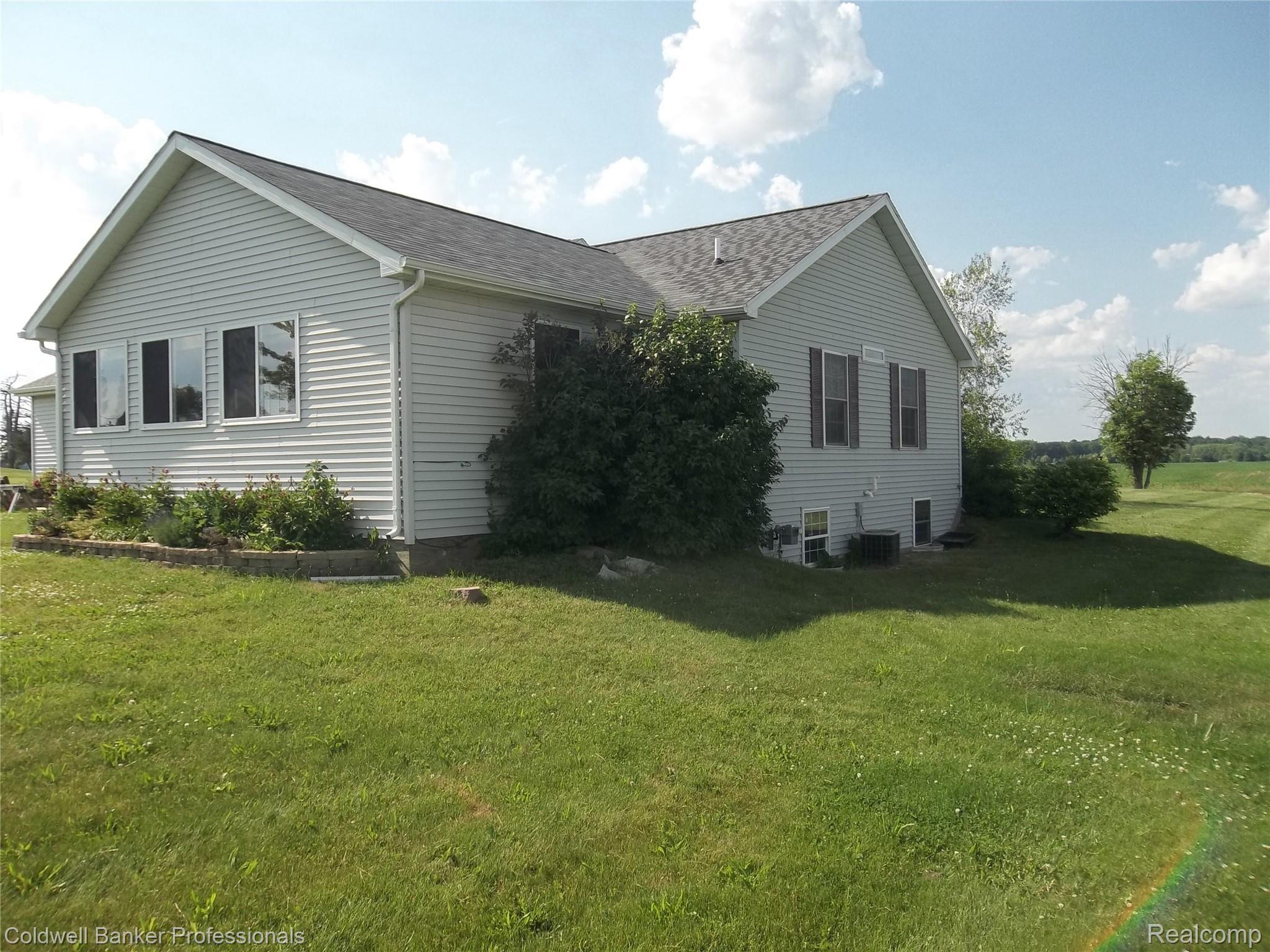 3271 Reamer Road Lapeer, MI 48446 - Photo 5 of 27 100_3105.JPG
