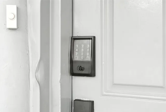 $3,600 | 1116 West Roscoe Street, Unit 1, Chicago, IL 60657