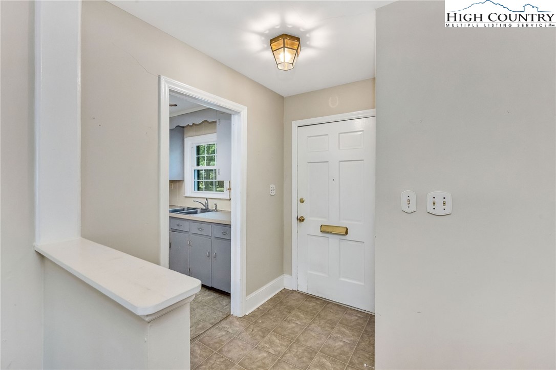5524 Seacroft Road Charlotte, NC 28210 - Photo 17 of 36 a view of a hallway with elevator