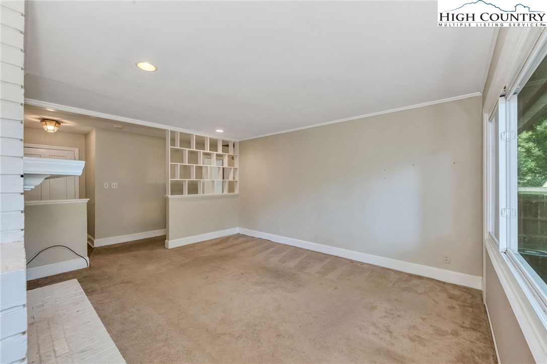 5524 Seacroft Road Charlotte, NC 28210 - Photo 18 of 36 an empty room with windows and closet