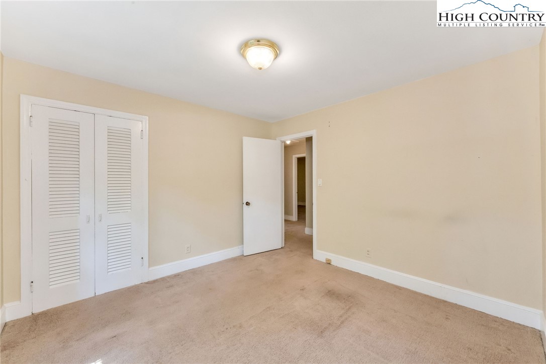 5524 Seacroft Road Charlotte, NC 28210 - Photo 20 of 36 a view of an empty room