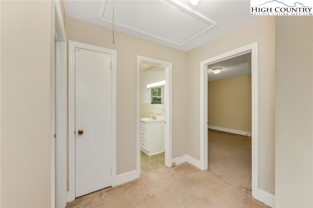 5524 Seacroft Road Charlotte, NC 28210 - Photo 21 of 36 an empty room with closet