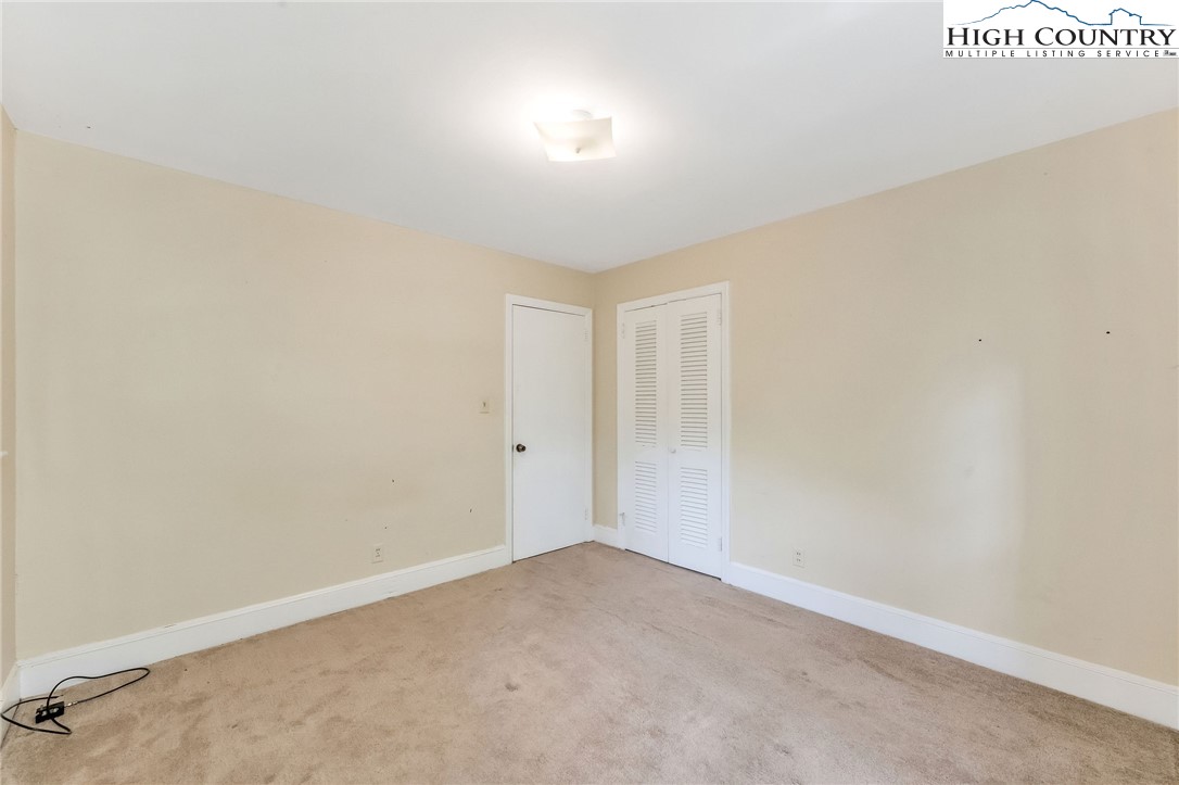 5524 Seacroft Road Charlotte, NC 28210 - Photo 25 of 36 a view of an empty room