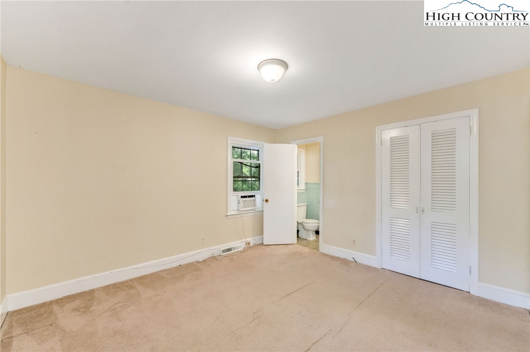 5524 Seacroft Road Charlotte, NC 28210 - Photo 27 of 36 an empty room with windows