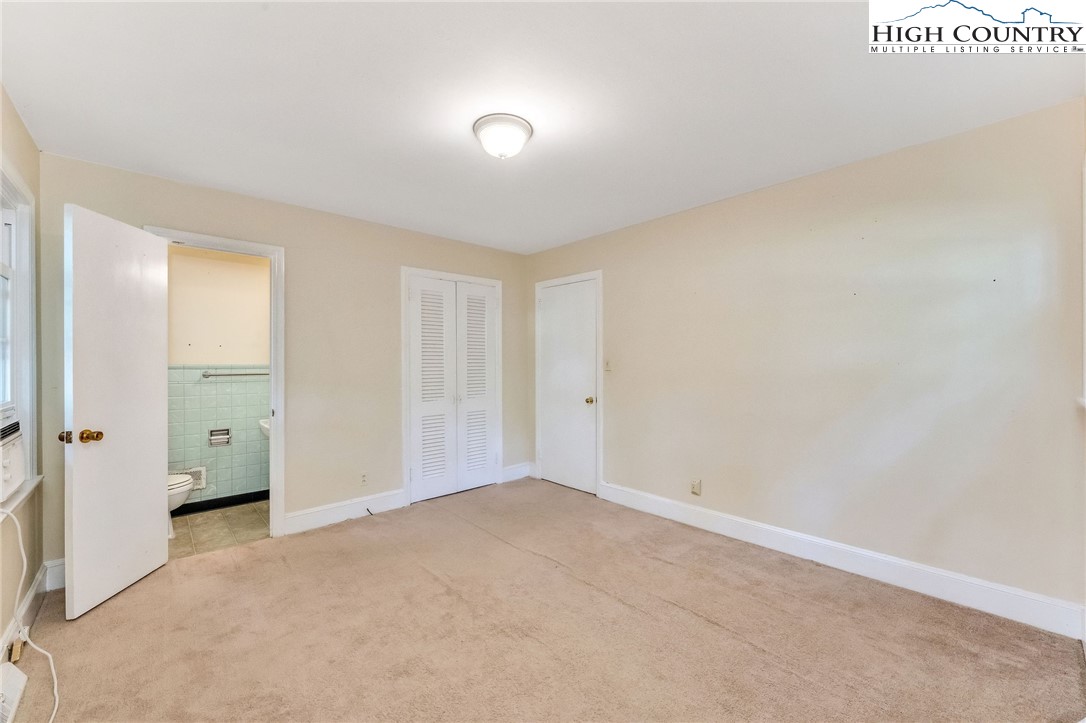 5524 Seacroft Road Charlotte, NC 28210 - Photo 28 of 36 a view of an empty room