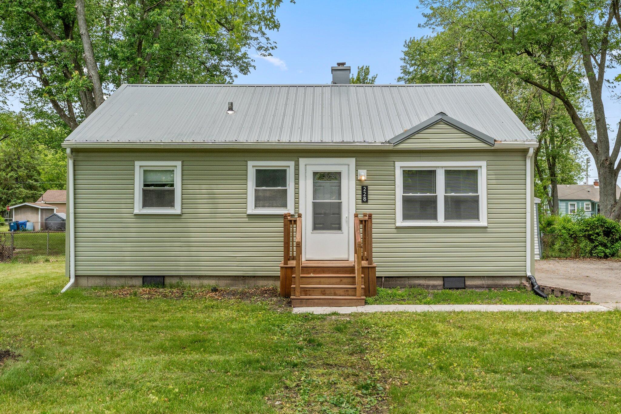 228 Oak Street Crown Point, IN 46307 - Photo 1 of 16 2048x1365