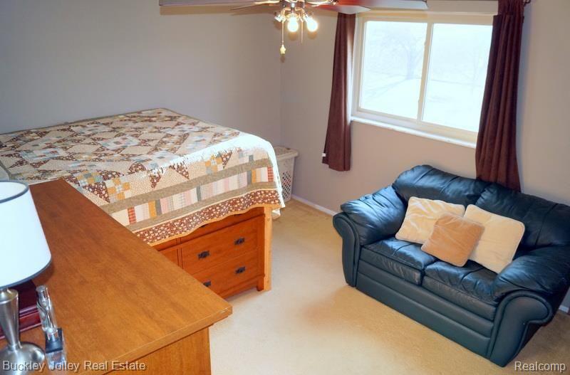 2822 East Rose Center Road Highland, MI 48356 - Photo 9 of 18 Master has a Ceiling Fan