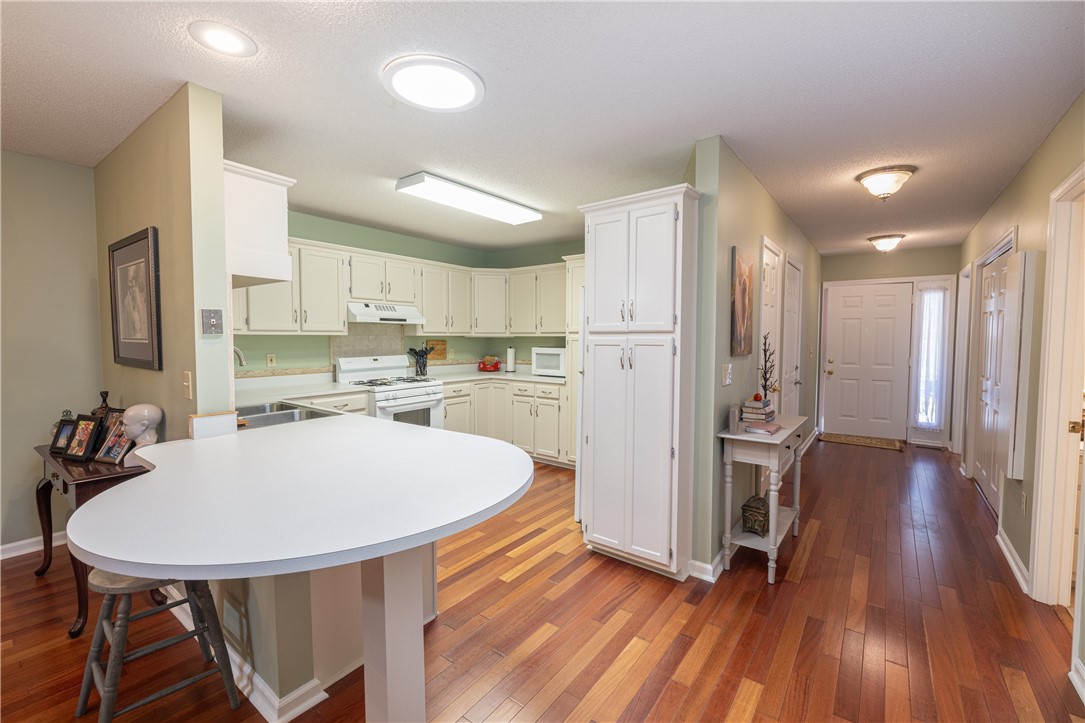 511 Sullivans Way Seneca, SC 29672 - Photo 4 of 30