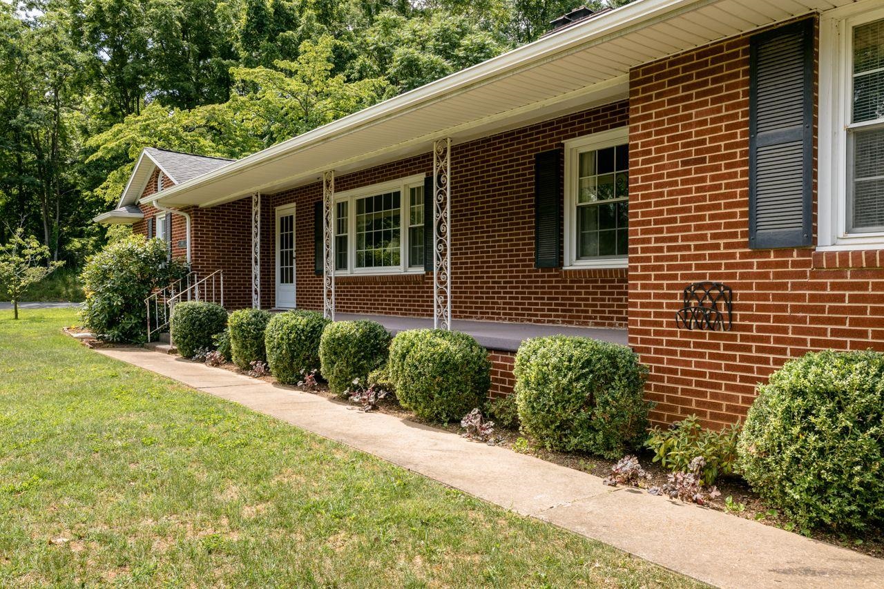 446 University Farm Road Stuarts Draft, VA 24477 - Photo 3 of 41 Gallery Image 3