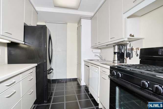 3 Horizon Road, Unit 815 Fort Lee, NJ 07024 - Photo 12 of 32