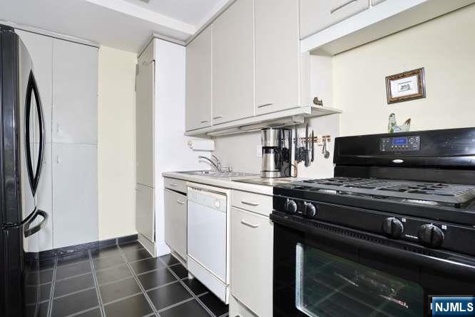 3 Horizon Road, Unit 815 Fort Lee, NJ 07024 - Photo 13 of 32