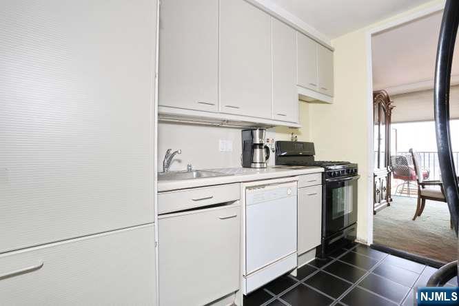 3 Horizon Road, Unit 815 Fort Lee, NJ 07024 - Photo 14 of 32