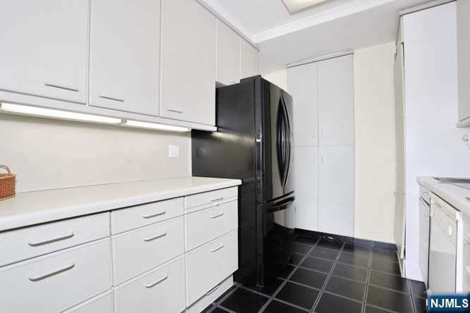 3 Horizon Road, Unit 815 Fort Lee, NJ 07024 - Photo 15 of 32