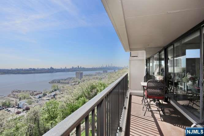 3 Horizon Road, Unit 815 Fort Lee, NJ 07024 - Photo 2 of 32