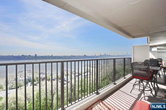 3 Horizon Road, Unit 815 Fort Lee, NJ 07024 - Photo 3 of 32