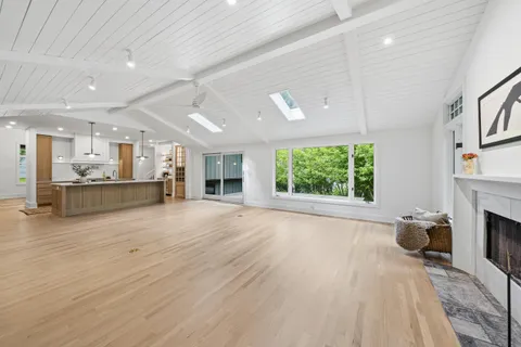 $1,795,000 | 853 Sauganash Drive, Fontana, WI 53125