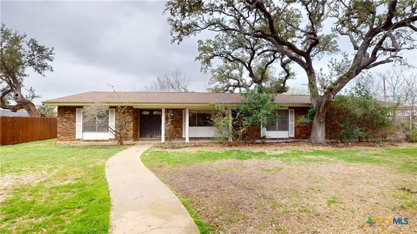 $235,000 | 204 West Johnson Street, Cuero, TX 77954