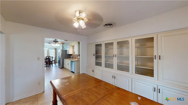 a view of livingroom with furniture
