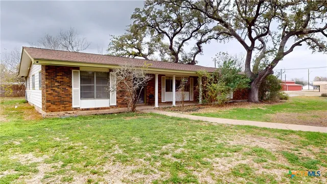$240,000 | 204 West Johnson Street, Cuero, TX 77954