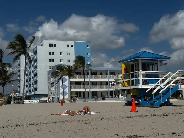 $2,740 | 320 South Surf Road, Unit 305, Hollywood, FL 33019