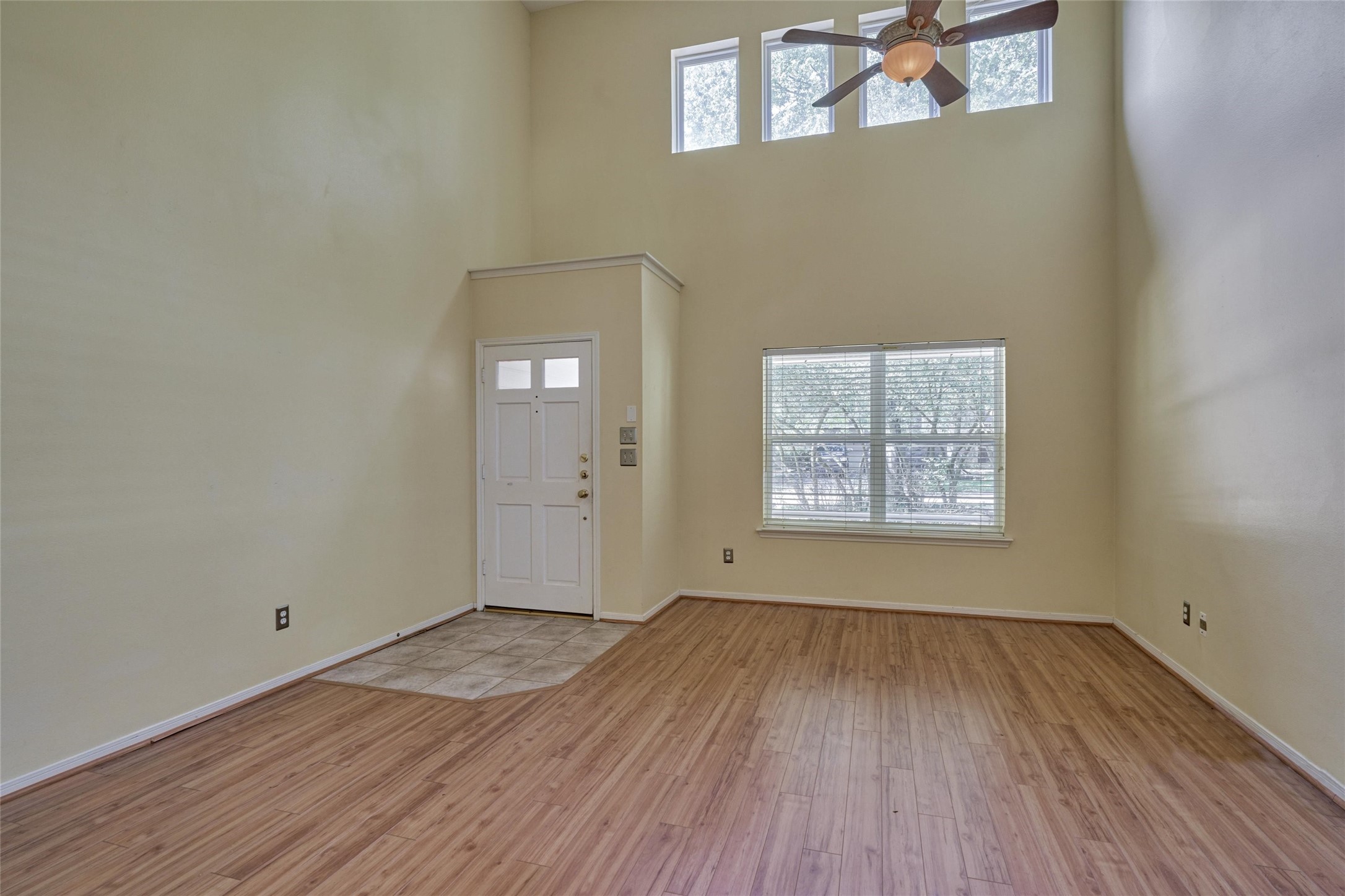 59 West Gaslight Place Spring, TX 77382 - Photo 9 of 47 Amazing amount of natural light with the second story windows.