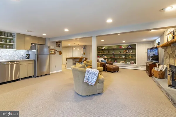 $899,900 | 92 Oak Drive, Doylestown, PA 18901