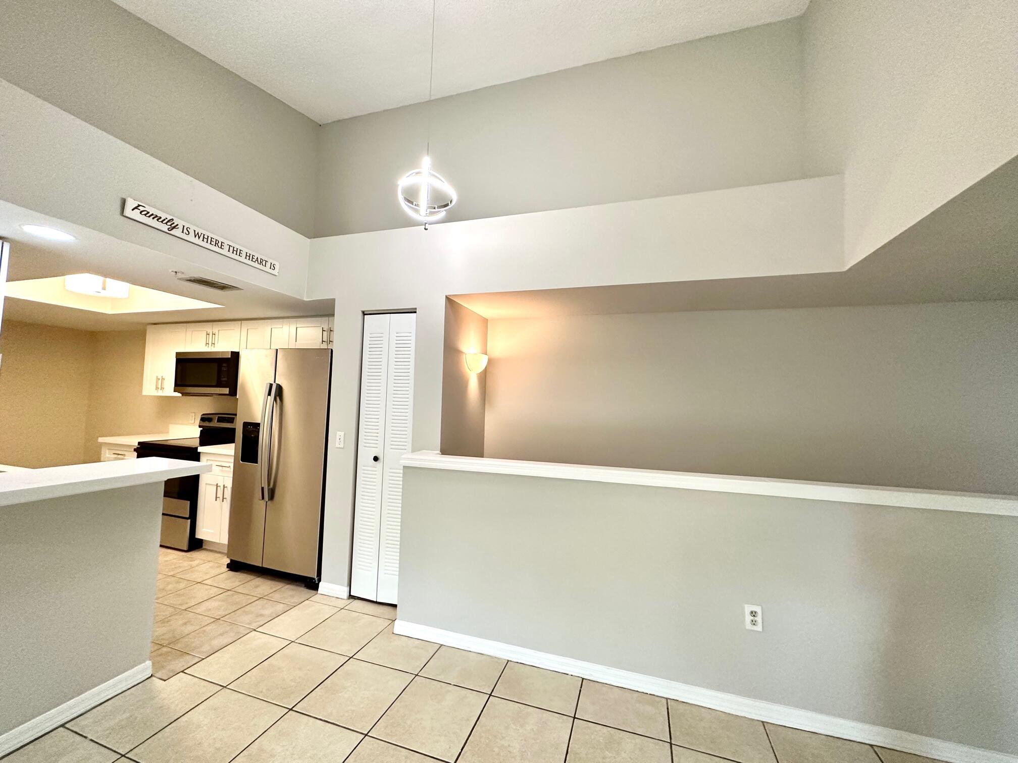 4171 Haverhill Road, Unit 1003 West Palm Beach, FL 33417 - Photo 4 of 20 4