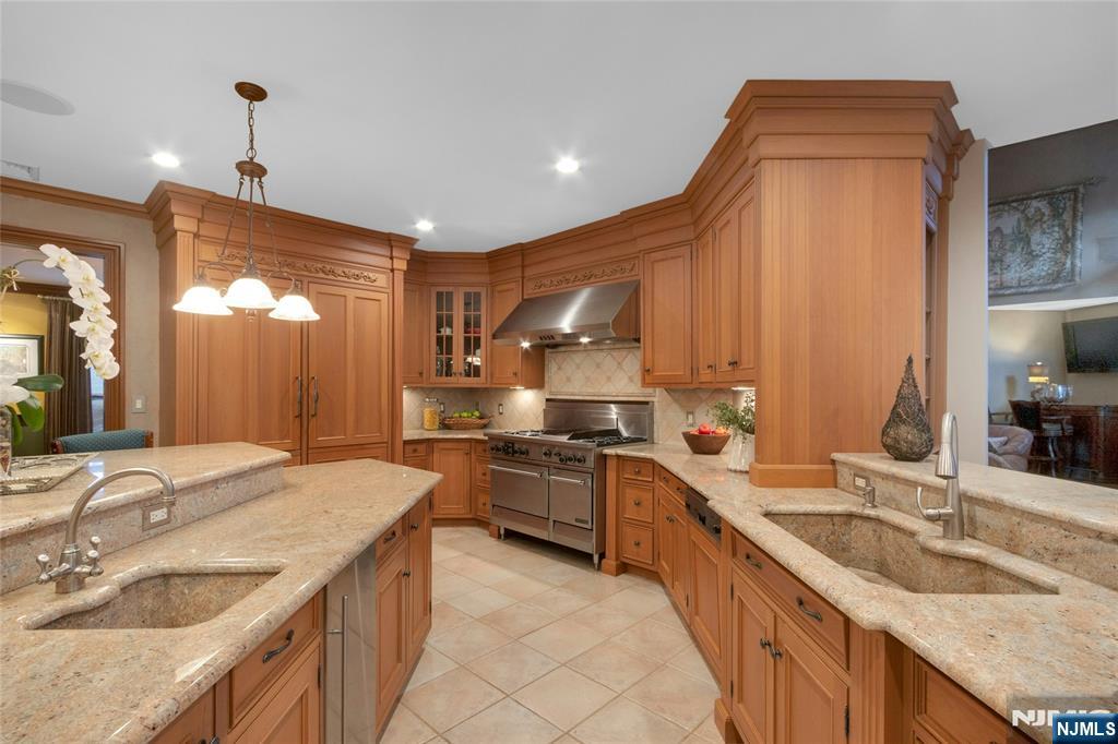 7 Finn Court Mahwah, NJ 07430 - Photo 11 of 40