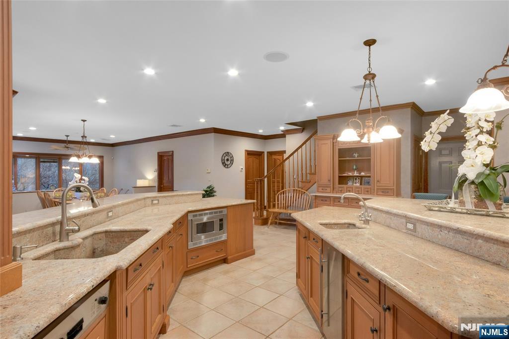 7 Finn Court Mahwah, NJ 07430 - Photo 13 of 40