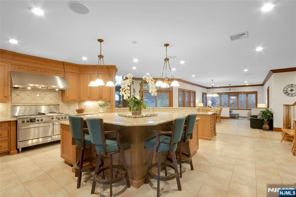 7 Finn Court Mahwah, NJ 07430 - Photo 10 of 40