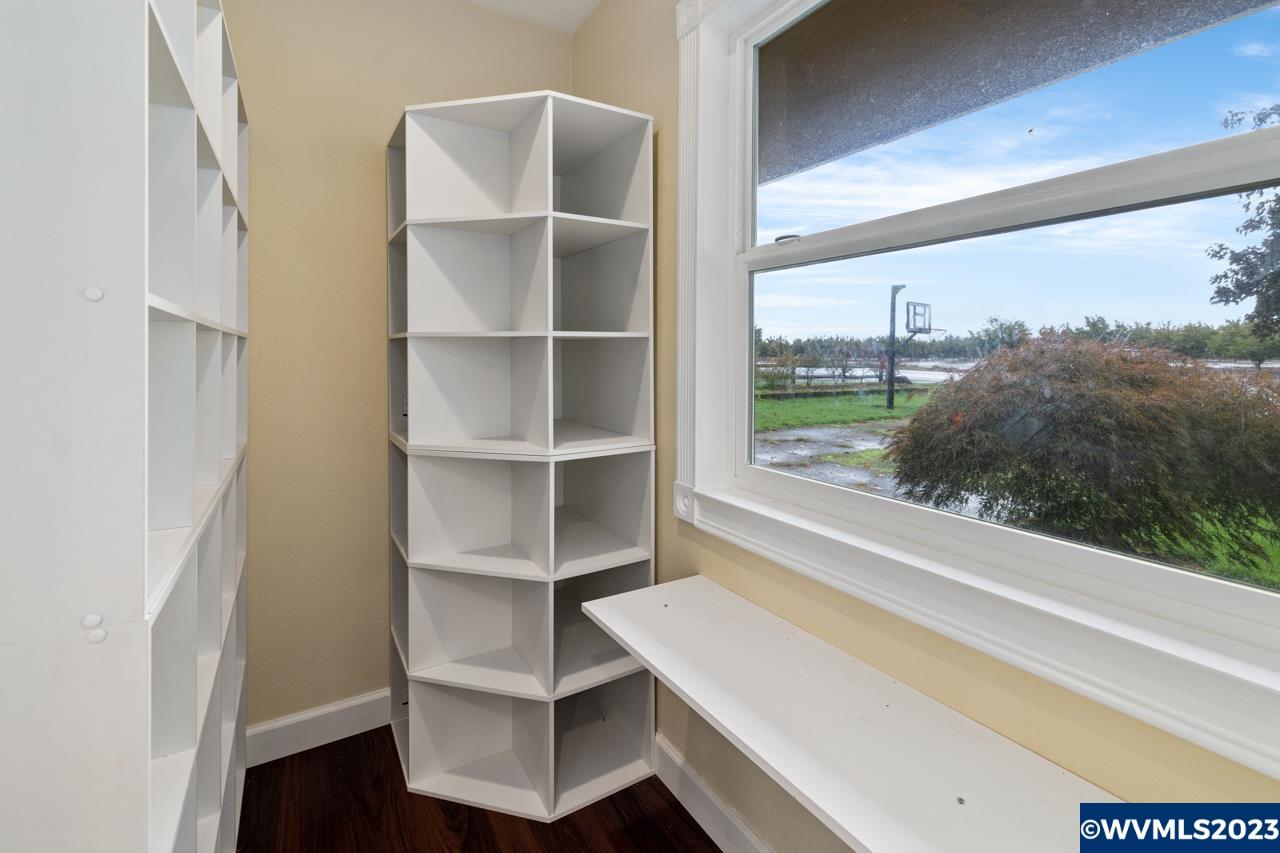 7683 Sunnyview Road Northeast Salem, OR 97305 - Photo 13 of 36 Gallery Image 13