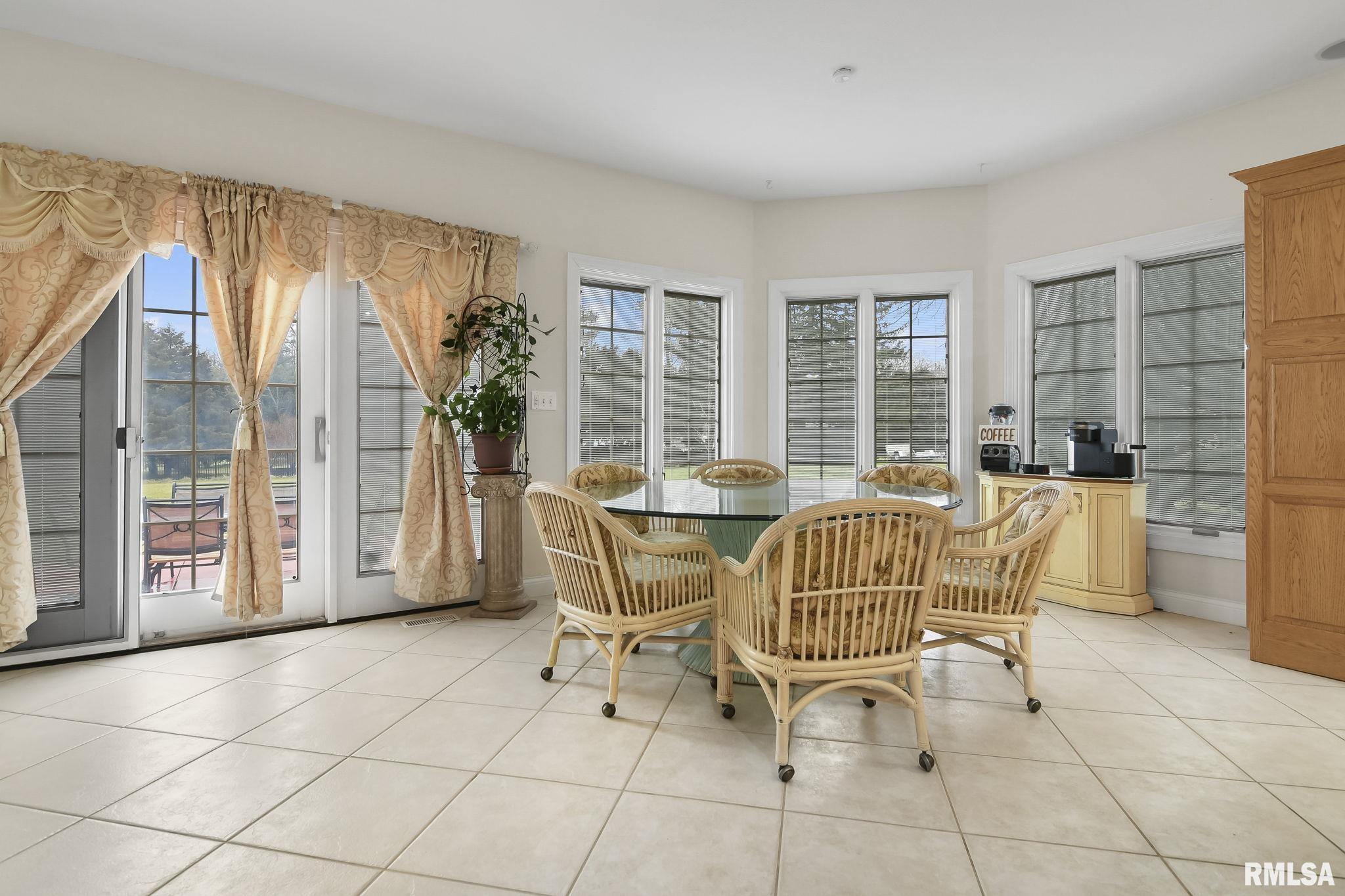 3104 Ironoak Circle Springfield, IL 62711 - Photo 12 of 39 Gallery Image 12