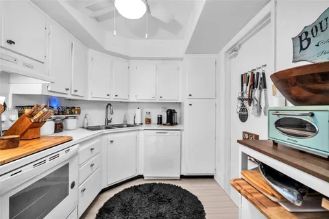 $335,000 | 1280 Southeast 2nd Court, Unit 1, Fort Lauderdale, FL 33301