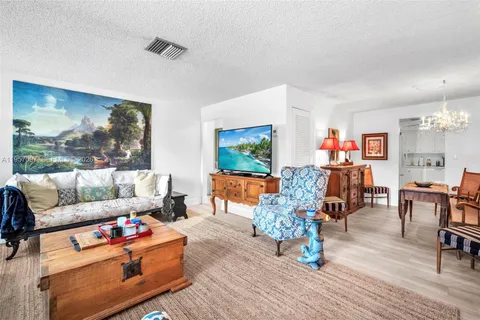 $335,000 | 1280 Southeast 2nd Court, Unit 1, Fort Lauderdale, FL 33301