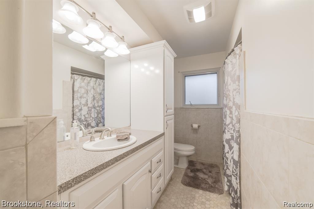 52001 Shelby Road Utica, MI 48316 - Photo 17 of 37