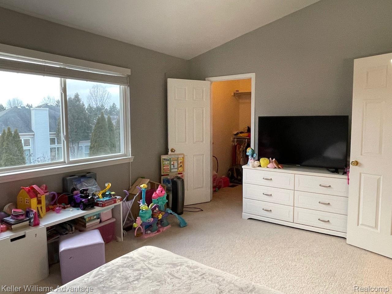 3229 Silverbrook Drive Rochester, MI 48306 - Photo 25 of 33 Wide windows and walk in closet in bedroom 1