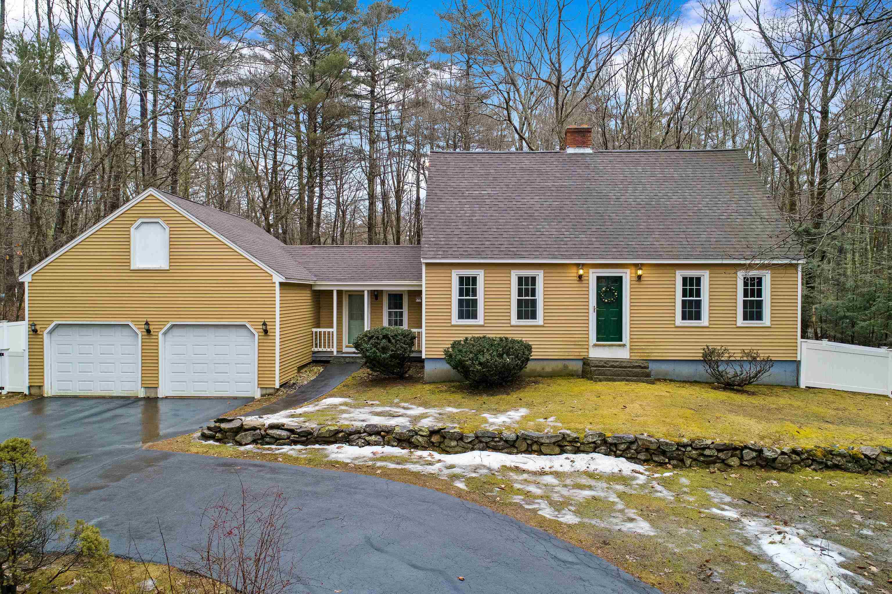 153 Old Rochester Road Somersworth, NH 03878 - Photo 2 of 39