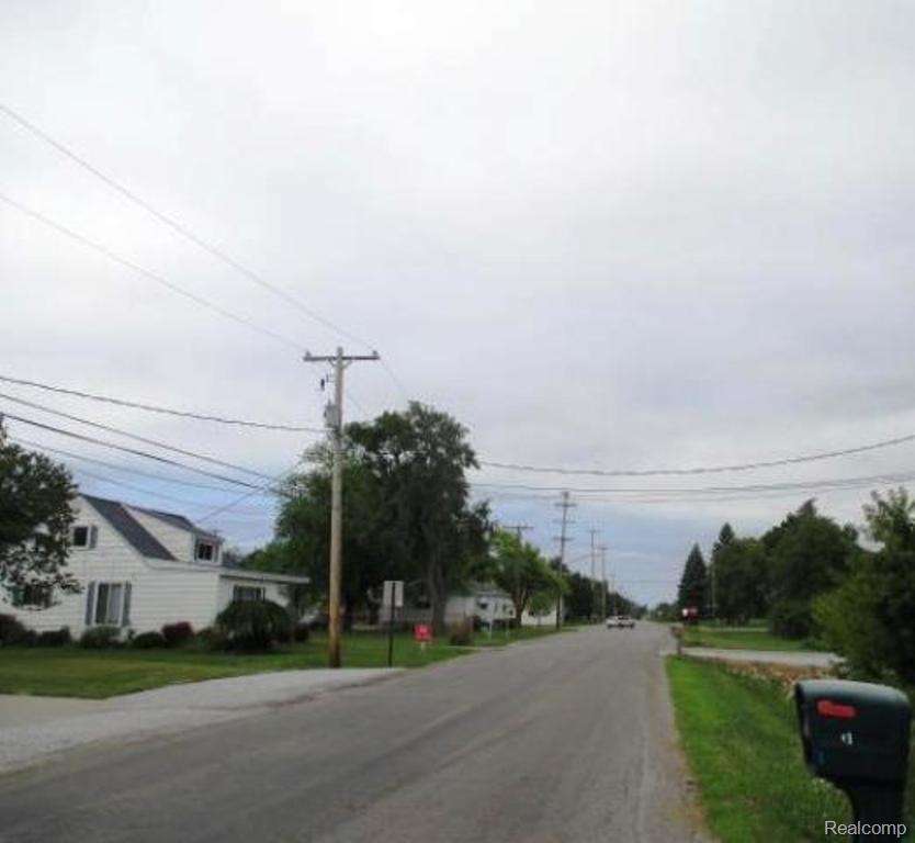39 South Trumbull Road Bay City, MI 48708 - Photo 3 of 14 4.jpg