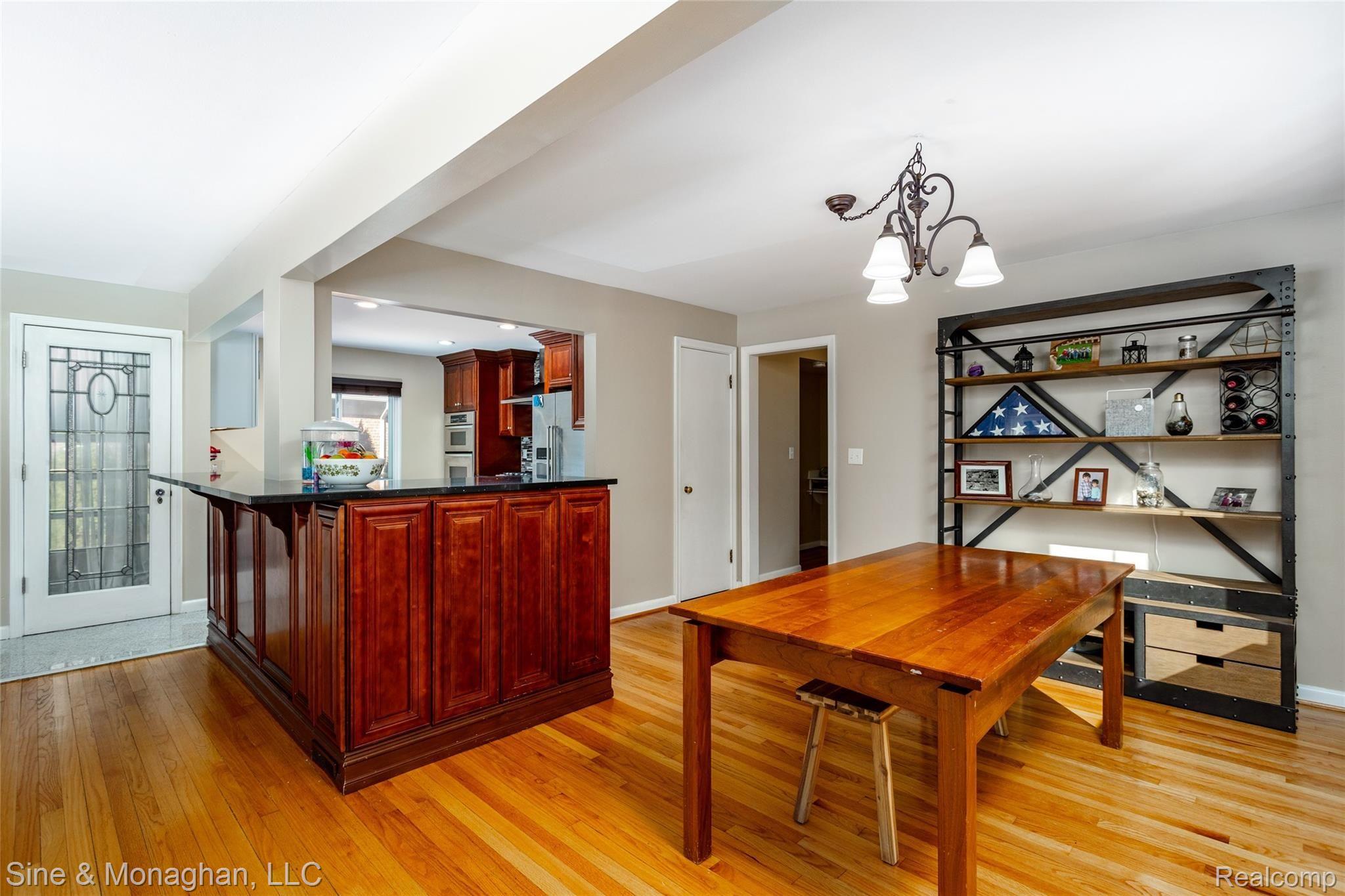 732 Trombley Road Grosse Pointe, MI 48230 - Photo 11 of 48 732 Trombley L031.jpg