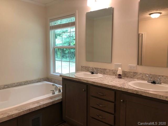 863 Townsend Road, Unit 2 Hendersonville, NC 28792 - Photo 16 of 27